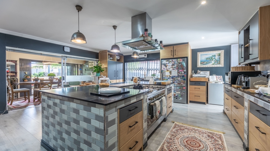 5 Bedroom Property for Sale in Flamingo Vlei Western Cape